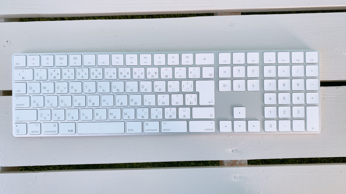 白のMagic Keyboard