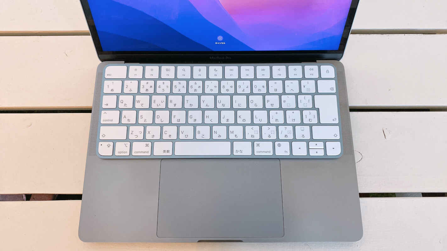 MacBookにMagic Keyboardを乗せる